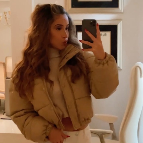 Zara Women's Beige Puffer Coat - Picture 3 of 3